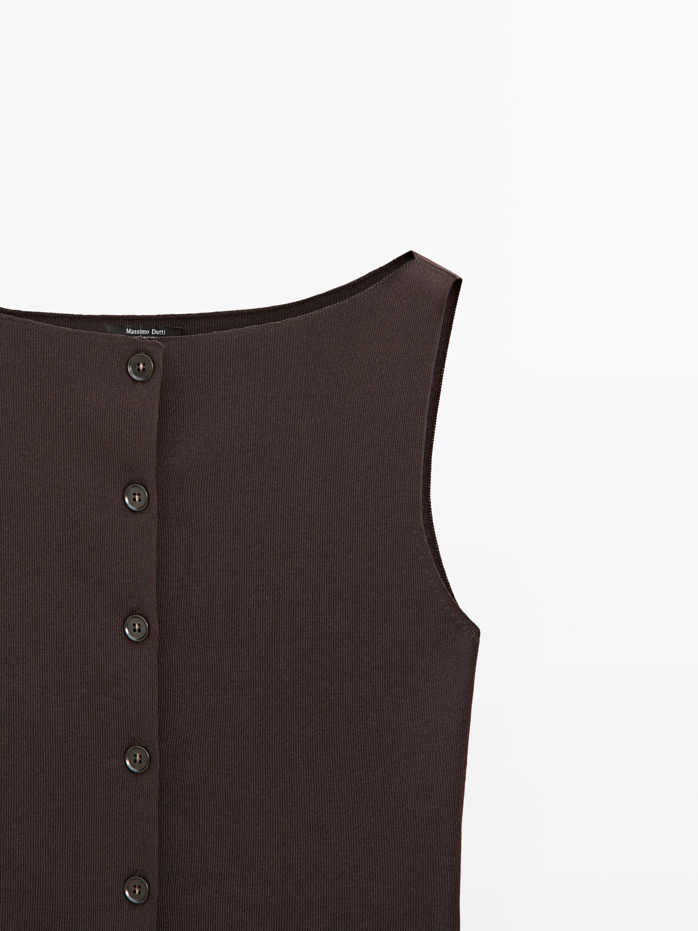 Knit vest with pocket details